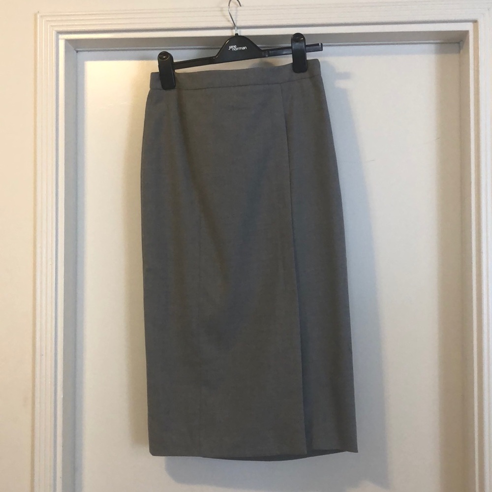 Banana Republic Size 6 Grey Midi Skirt